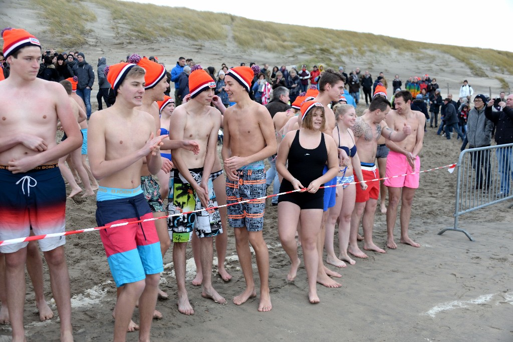 ../Images/Nieuwjaarsduik Nederzandt 2018 019.jpg